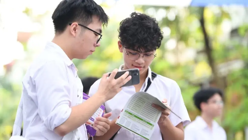 Kỳ thi tốt nghiệp THPT 2 trong 1 tiếp tục gây tranh luận. Bài viết phân tích những ý kiến về việc có nên duy trì mô hình này.
