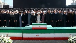 Ba con trai của cố Lãnh tụ tối cao Iran Ali Khamenei bất ngờ xuất hiện tại lễ tang của cha ở Tehran sau nhiều tháng vắng bóng. Xem ngay!