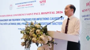 Vi khuẩn đa kháng thuốc đang là thách thức lớn trong bệnh viện, đòi hỏi giải pháp kiểm soát nhiễm khuẩn và sử dụng kháng sinh hợp lý.