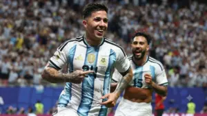 Tranh cãi nổ ra sau bàn thắng quyết định của Argentina vào lưới Ai Cập. Xem lại tình huống gây tranh cãi này ảnh hưởng thế nào đến kết quả trận đấu.