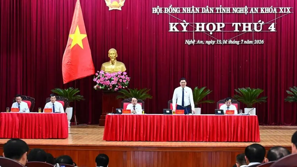 Chủ tịch Nghệ An yêu cầu áp dụng chế tài "3 không" để tăng tốc giải ngân đầu tư công, siết trách nhiệm người đứng đầu và hoàn thành mục tiêu tăng trưởng.