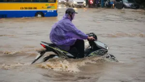 Miền Bắc sắp đón đợt mưa rất lớn kéo dài nhiều ngày từ 18/7. Cập nhật dự báo mới nhất và khuyến cáo ứng phó thời tiết.