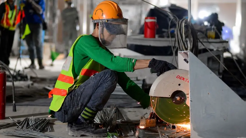 7.000 cử nhân tìm việc nhưng doanh nghiệp cần 15.000 lao động lành nghề, cho thấy chênh lệch cung - cầu trên thị trường lao động