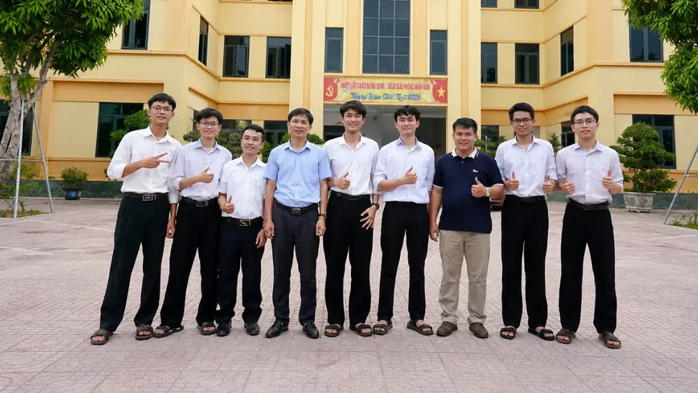 Trường THPT Diễn Châu 4 ghi dấu ấn với thủ khoa tỉnh và nhiều học sinh điểm cao, mở lối ước mơ bằng chính năng lực bản thân.