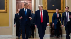 Đảng Dân chủ tìm cách gắn chiến dịch Iran với ông Trump, làm gia tăng tranh cãi chính trị tại Mỹ. Theo dõi những diễn biến mới nhất.