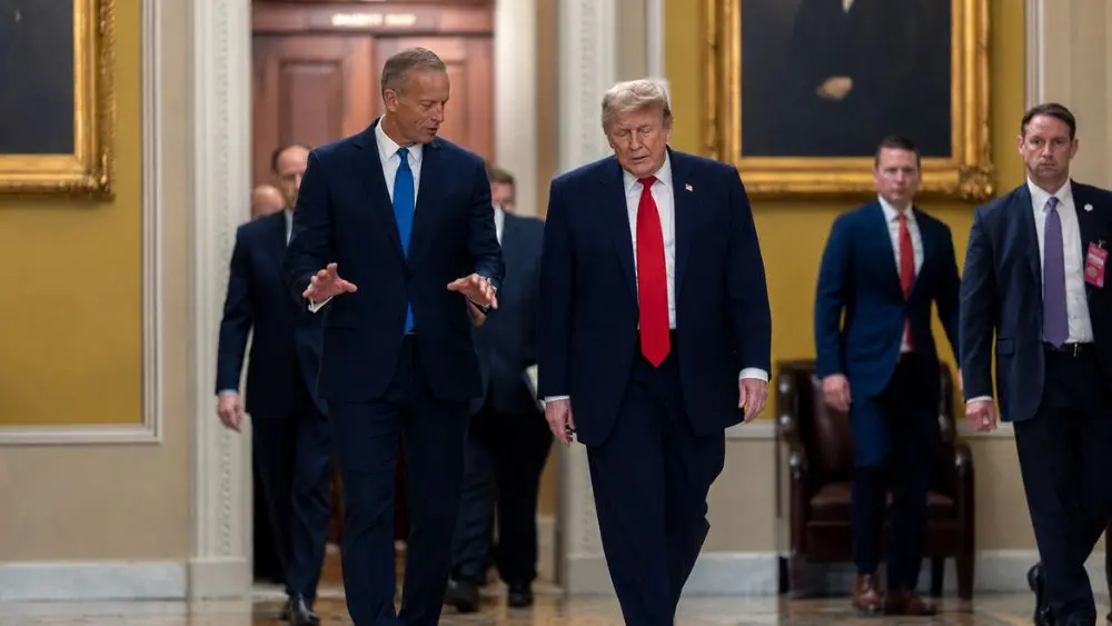 Đảng Dân chủ tìm cách gắn chiến dịch Iran với ông Trump, làm gia tăng tranh cãi chính trị tại Mỹ. Theo dõi những diễn biến mới nhất.