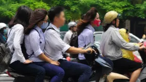 Cha mẹ giao xe cho con chưa đủ tuổi có thể đối mặt hậu quả pháp lý. Tìm hiểu góc nhìn từ vụ việc và quy định hiện hành.