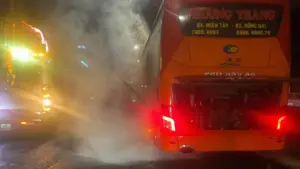 Cháy xe khách ở Đồng Nai sáng 27/7 khiến phương tiện hư hỏng, cơ quan chức năng khẩn trương xử lý và điều tra nguyên nhân vụ việc.