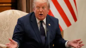 Ông Trump tiếp tục kêu gọi Mỹ kiểm soát Greenland và bày tỏ thất vọng với NATO tại hội nghị thượng đỉnh, xem chi tiết diễn biến mới.