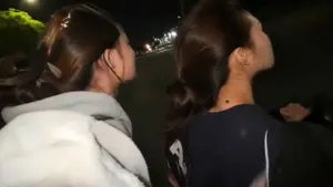 Xử phạt hai thiếu nữ đầu trần vừa lái xe máy vừa quay video sau khi clip vi phạm giao thông lan truyền trên mạng xã hội.