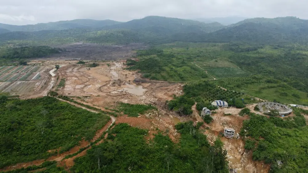 Khởi tố giám đốc Công ty Trang trại Việt liên quan vụ vỡ hồ chứa nước ở núi Tân Lai khiến bé 13 tuổi tử vong, vụ việc đang được điều tra.