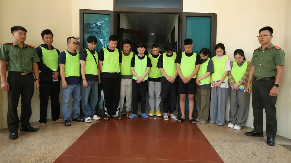 Công an triệt phá đường dây cá độ Fi88, KingGroup xuyên quốc gia, bắt giữ nhiều đối tượng, hé lộ mô hình vận hành và mức lương cao.