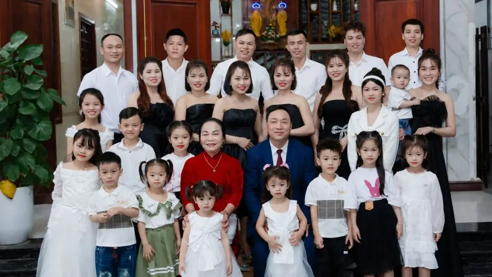 Bốn anh em ruột ở Nghệ An xây nhà chung, sân chung trên khu đất gần 1.000 m², tạo không gian gắn kết đại gia đình nhiều thế hệ.