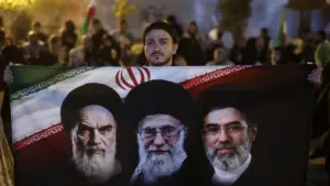 Phe siêu cứng rắn Iran gia tăng sức ép với nhóm chủ hòa, làm nổi bật chia rẽ nội bộ giữa căng thẳng với Mỹ và Israel.