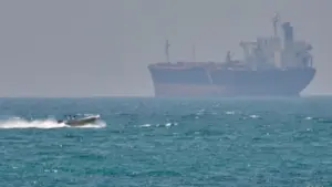 Ba tàu hàng trúng tập kích tại eo biển Hormuz trong 24 giờ, làm dấy lên lo ngại về an ninh hàng hải tại tuyến vận tải chiến lược.
