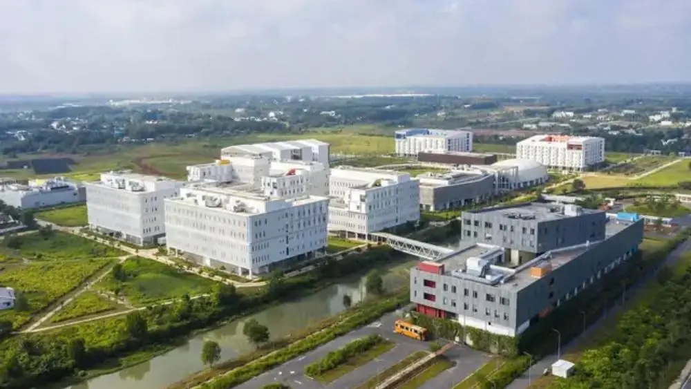 Đại học Việt Đức là trường công lập giảng dạy hoàn toàn bằng tiếng Anh, đầu tư hơn 5.000 tỷ đồng và hướng tới top 200 châu Á.