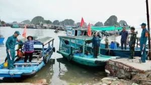 Quảng Ninh và Hải Phòng triển khai phương án ứng phó, đưa hàng nghìn du khách vào nơi tránh trú an toàn trước diễn biến thời tiết xấu.