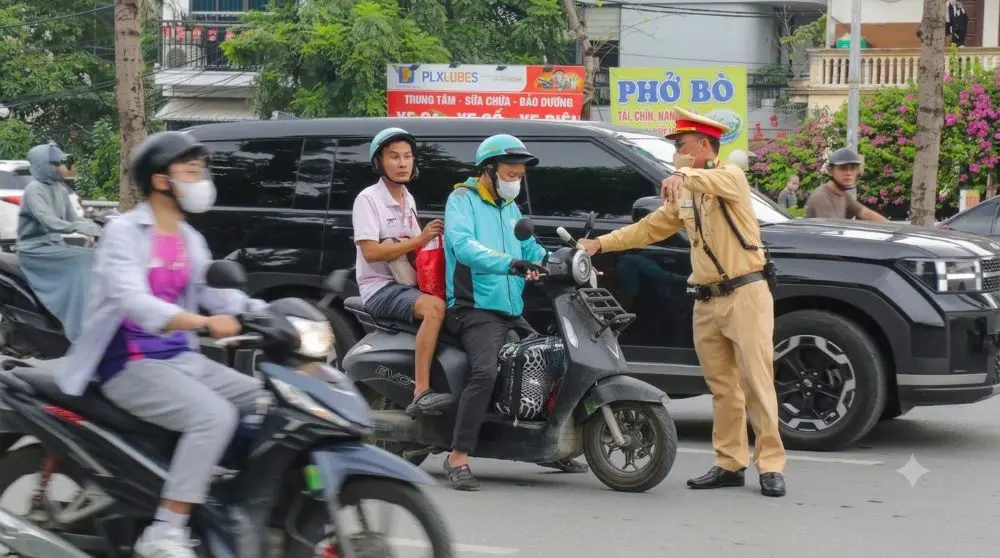 CSGT Hà Nội đã phát hiện, xử lý hơn 9.200 trường hợp vi phạm giao thông, phạt tiền hơn 21 tỷ đồng chỉ trong một tuần.