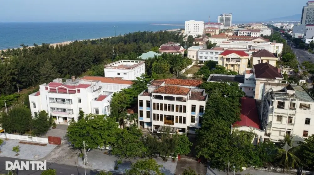 Bộ Chính trị yêu cầu thống kê toàn bộ trụ sở, nhà đất dôi dư sau sáp nhập để xử lý, kiên quyết khắc phục tình trạng công sản bỏ hoang.