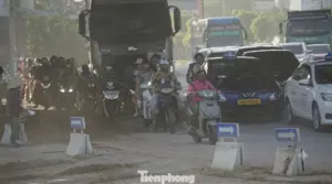 Hải Phòng: Điểm nóng ô nhiễm không khí tại nút giao Phạm Văn Đồng - Mạc Đăng Doanh do thi công đường vành đai 2 gây bão bụi mù mịt, đe dọa người đi đường