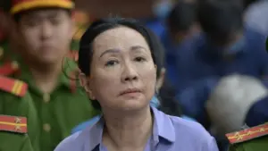 Trung tâm Dịch vụ đấu giá tài sản TPHCM tổ chức bán đấu giá đôi bông tai kim cương của bà Trương Mỹ Lan với giá khởi điểm hơn 9,4 tỷ đồng.