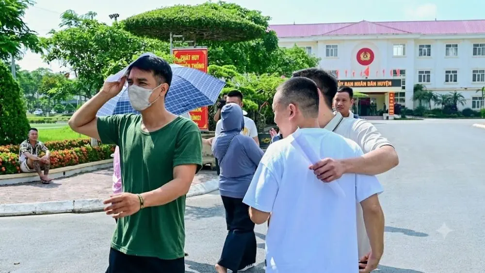 Trại tạm giam số 1 Công an TP Hải Phòng tổ chức công bố quyết định đặc xá của Chủ tịch nước và trao giấy chứng nhận cho 92 phạm nhân.