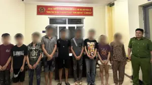 Công an Hà Nội đang làm rõ nhóm người liên quan vụ hỗn chiến trên phố Đại Cồ Việt, khiến nhiều người bị thương và gây mất an ninh trật tự.