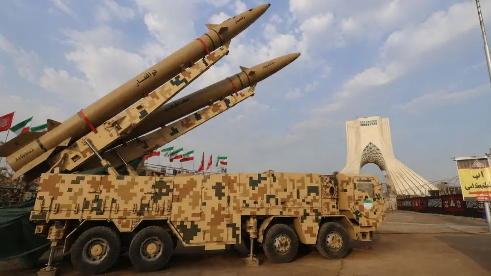 Iran tuyên bố chuyển từ thế phòng thủ sang tấn công trong cuộc chiến với Mỹ nhằm bảo vệ đất nước và ngăn ngừa nguy cơ bị tấn công.