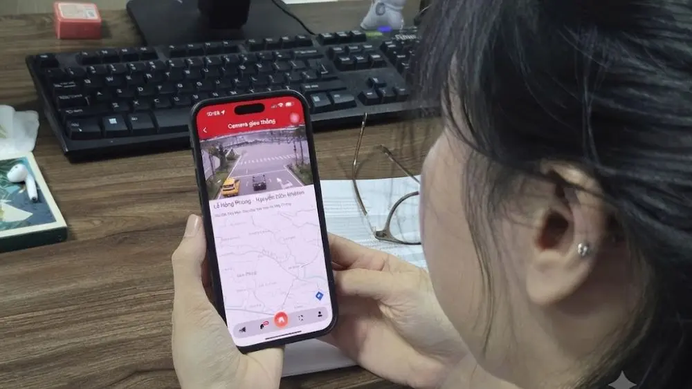 Hướng dẫn chi tiết cách người Hải Phòng xem camera giao thông trực tiếp trên điện thoại, giúp cập nhật tình hình đường phố nhanh chóng và thuận tiện.