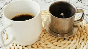 Uống cà phê vào buổi sáng không chỉ giúp tỉnh táo mà còn hỗ trợ sức khỏe tim mạch và kích thích đường ruột. Khám phá thời điểm uống cà phê tốt nhất.