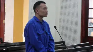 Cao Xuân Tiến bị phạt 8 năm tù sau khi cầm súng bắn vợ bạn do mâu thuẫn liên quan đến việc đứng tên bìa đất