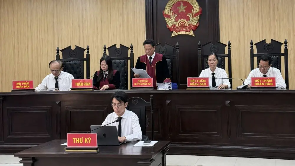 Băng nhóm lừa đảo trúng thưởng qua mạng lĩnh án nghiêm khắc vì chiếm đoạt tài sản. Xem diễn biến vụ án và mức án của các bị cáo.