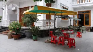 Quán hủ tiếu 30.000 đồng trong khuôn viên nhà riêng ở TPHCM bất ngờ tạm nghỉ sau khi lượng khách tăng mạnh.