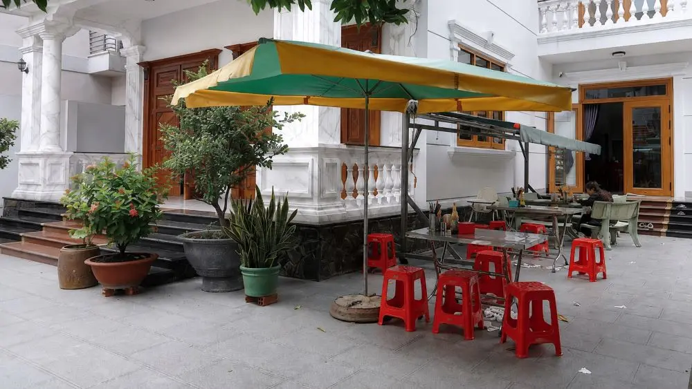 Quán hủ tiếu 30.000 đồng trong khuôn viên nhà riêng ở TPHCM bất ngờ tạm nghỉ sau khi lượng khách tăng mạnh.