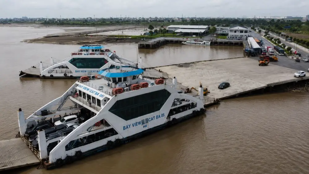 Bến phà Đồng Bài ngày đầu nghỉ lễ 2/9 thông thoáng, phương tiện ra Cát Bà lưu thông thuận lợi, không còn cảnh ùn tắc kéo dài.
