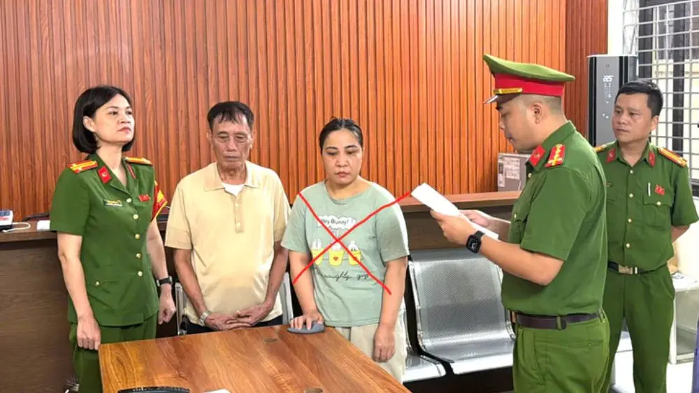 Lừa đảo hơn 8,4 tỷ đồng, Bùi Thị Hoài bị bắt tạm giam; đồng phạm Bùi Khánh Ly bỏ trốn và bị truy nã.