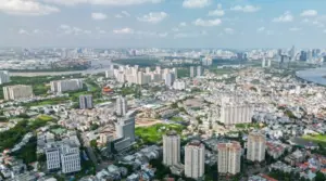 Giải mã lý do thị trường bất động sản vắng bóng người mua: Giá nhà ở mức quá cao, tâm lý chờ đợi và rào cản tài chính khiến giao dịch trầm lắng.