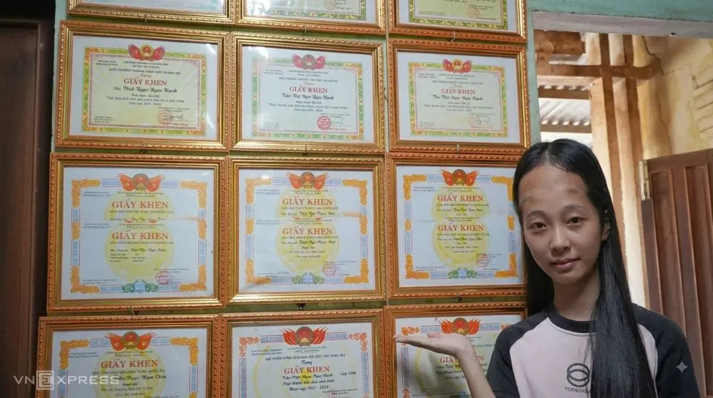 Vượt qua nghịch cảnh mồ côi và thiếu thốn, cô học sinh nghèo nỗ lực vươn lên thành thủ khoa Đại học Phạm Văn Đồng. Khám phá câu chuyện truyền cảm hứng!