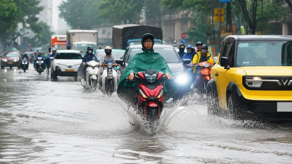 Miền Bắc bước vào đợt mưa rất lớn từ chiều 04/8, nguy cơ ngập úng, lũ quét và sạt lở. Cập nhật diễn biến thời tiết mới nhất.