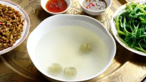 Uống nước luộc rau có tốt không? Tìm hiểu lợi ích, lưu ý khi sử dụng và cách tận dụng nguồn vitamin, khoáng chất từ nước luộc rau.