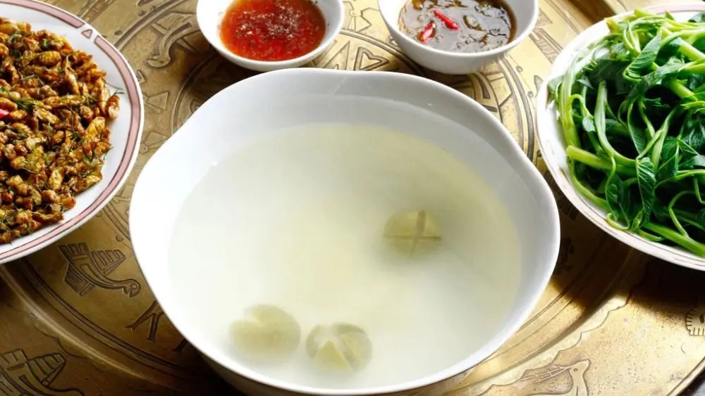 Uống nước luộc rau có tốt không? Tìm hiểu lợi ích, lưu ý khi sử dụng và cách tận dụng nguồn vitamin, khoáng chất từ nước luộc rau.