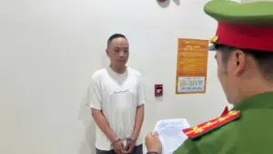 Vụ trộm 120.000 USD tại casino ở Đà Nẵng được làm rõ sau 14 giờ, Hoàng Trinh Bảo bị bắt giữ để điều tra.