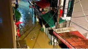 Mưa lớn ở Lạng Sơn khiến nước dâng gần 2m tại Thất Khê, khoảng 650 hộ dân bị ảnh hưởng, hơn 2.600 người được sơ tán trong đêm.