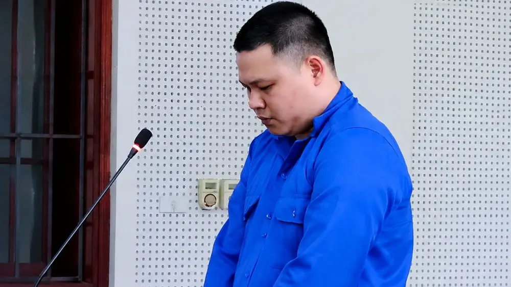 Truy sát bạn vì bị đòi nợ 350 triệu đồng, bị cáo Tâm lĩnh án nghiêm khắc. Diễn biến vụ án và lời khai tại tòa gây chú ý.
