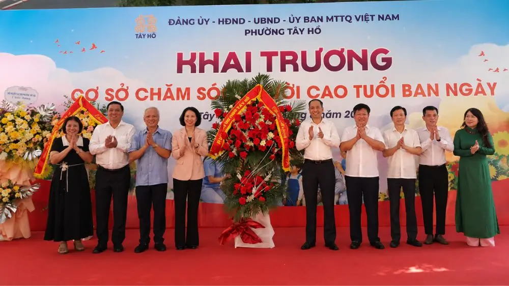 Hà Nội khai trương cơ sở chăm sóc người cao tuổi ban ngày tại Tây Hồ, mô hình dưỡng lão bán trú với mức dự kiến khoảng 5 triệu đồng/người/tháng.
