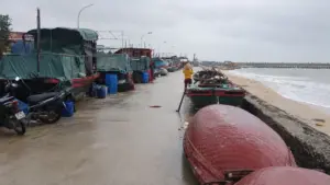 Hải Phòng dừng tàu phà, cấm tàu cá ra khơi và các hoạt động biển để ứng phó bão số 4, bảo đảm an toàn cho người dân.