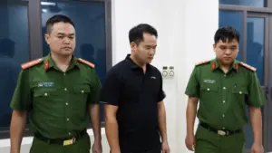 Nguyễn Văn Anh, Giám đốc Công ty Anh Hương, bị bắt để điều tra sai phạm trong vụ bờ kè đổ sau bão Yagi.