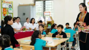 Sắp xếp 5.414 cơ sở giáo dục theo hướng tinh gọn quản lý, tăng biên chế giáo viên, đổi mới quản trị nhà trường, lấy người học làm trung tâm.