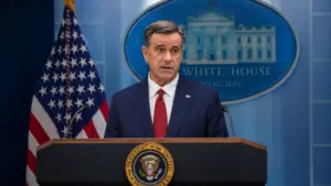Giám đốc CIA John Ratcliffe được cho là đã đến Moskva bằng vận tải cơ quân sự, trong chuyến đi chưa được Nga và Mỹ xác nhận.