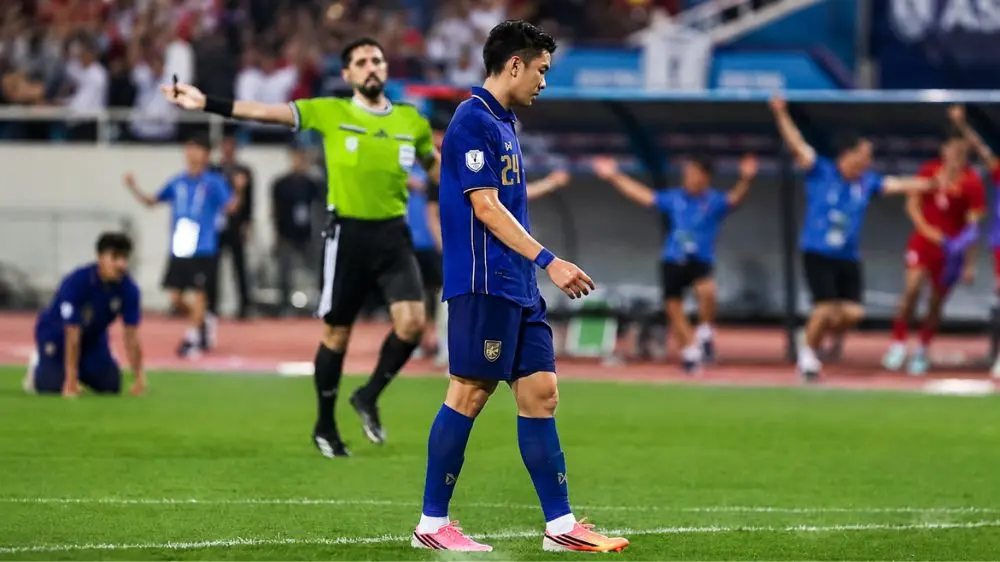 Wanchai ghi bàn cho Thái Lan rồi đá phản lưới nhà, góp phần tạo nên trận chung kết ASEAN Cup 2026 đầy hy hữu.
